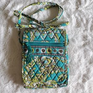 Vera Bradley NWOT Mini Hipster in Peacock